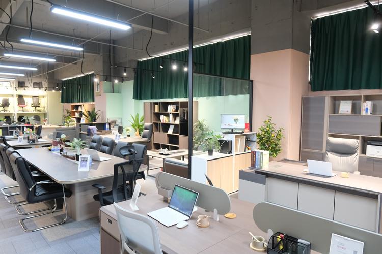 天津润东办公家具展厅 无套路选购，一站式配齐全会议桌与办公桌